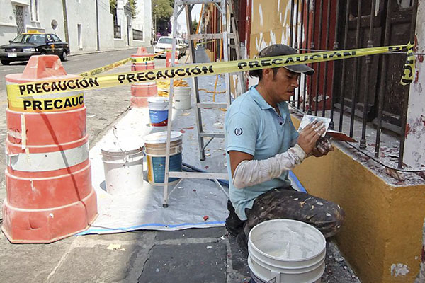 ¿Cuál es la relación entre el Día de la Santa Cruz y los albañiles?