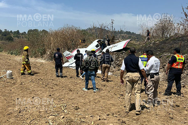 Incendio obliga a avioneta a aterrizar de emergencia; hay dos heridos