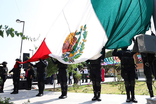 Encabeza Mundo Tlatehui Ceremonia Cívica de mayo