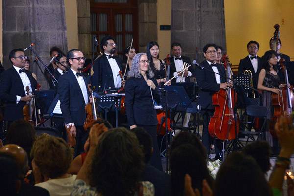 Alan Pingarrón y Lizzi Ceniceros, juntos en concierto de gala en el Edificio Carolino