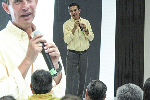 Dirigentes del PRD “destapan” a Carlos Martínez para la gubernatura de Puebla