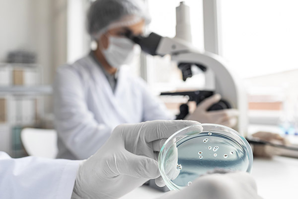 Médicos se unen para luchar contra la resistencia antimicrobiana