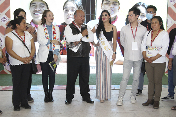 Reconoce gobierno estatal trabajo y participación de artesanos en la Feria de Puebla