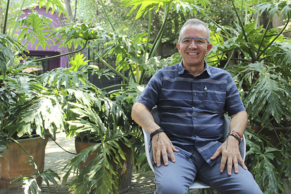 No hemos sido enseñados a sentir: Pablo López, orfebre poblano
