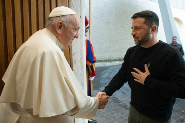 Papa Francisco se reúne con Zelenski y hablan de las víctimas inocentes del conflicto