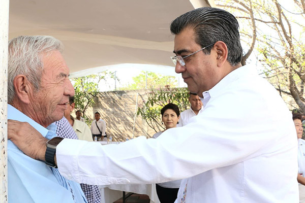 Gobernador lleva a cabo gira de trabajo y entrega de obras en Chinantla
