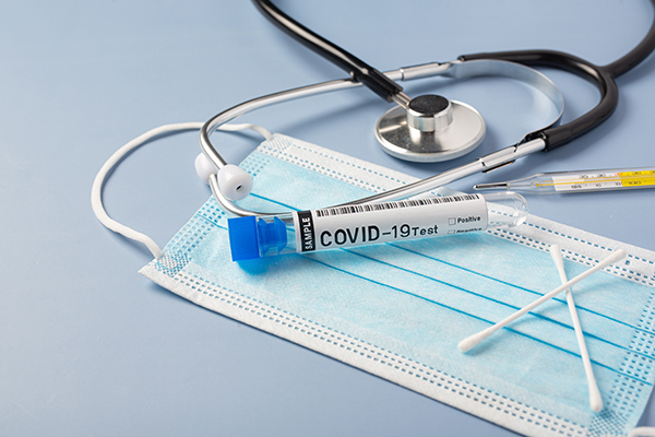 Vinculan niveles bajos de vitamina D con Covid-19 prolongado
