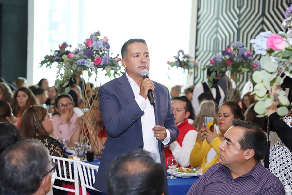 Festeja Mundo Tlatehui a 1,200 maestras y maestros de San Andrés Cholula
