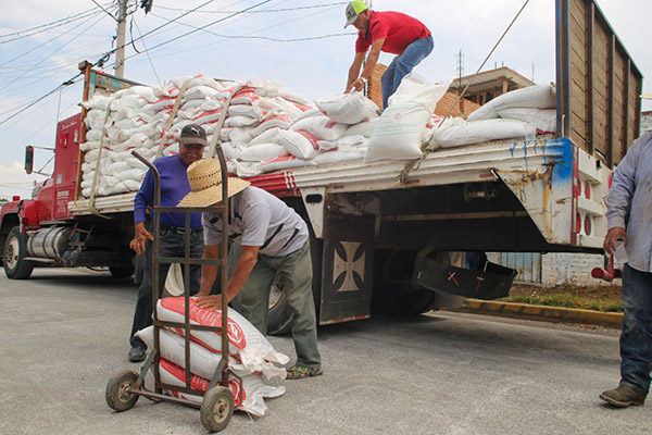 Gobierno de San Pedro Cholula garantiza entrega de fertilizante en beneficio del campo