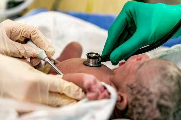La OMS detecta un drástico aumento de casos de miocarditis grave en bebés