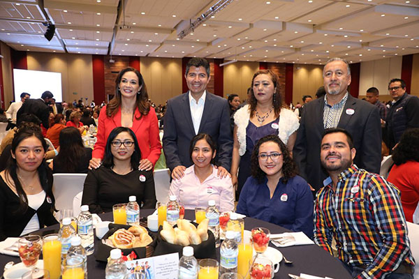 Ayuntamiento de Puebla reconoce labor de maestras y maestros