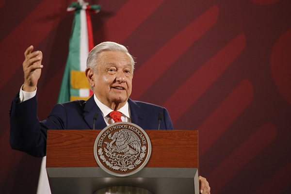 El gobierno y el titular de Sedena están sufriendo ataques, dice AMLO