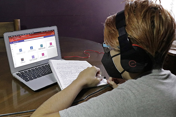 Estudiantes de Puebla reviven el “trauma” de las clases en línea
