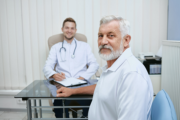 Toma nota: estos son los chequeos básicos para mantener la salud de adultos mayores