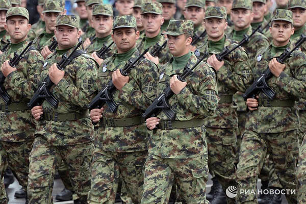 Serbia despliega unidades del Ejército cerca de la frontera con Kosovo
