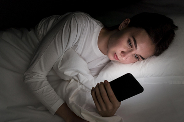 Cómo las redes sociales perjudican un sueño óptimo