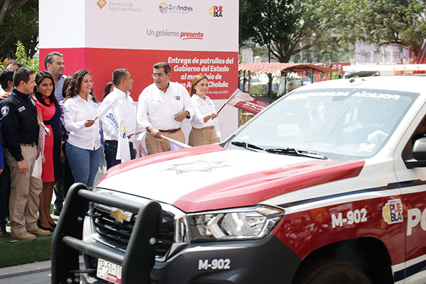 Céspedes y Tlatehui encabezan entrega de apoyos y patrullas en San Andrés Cholula