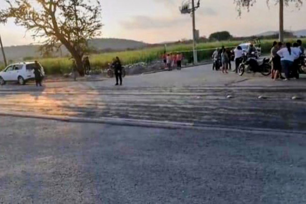 Sujeto ataca a machetazos a ejidatarios por despojo de tierras; hay un muerto