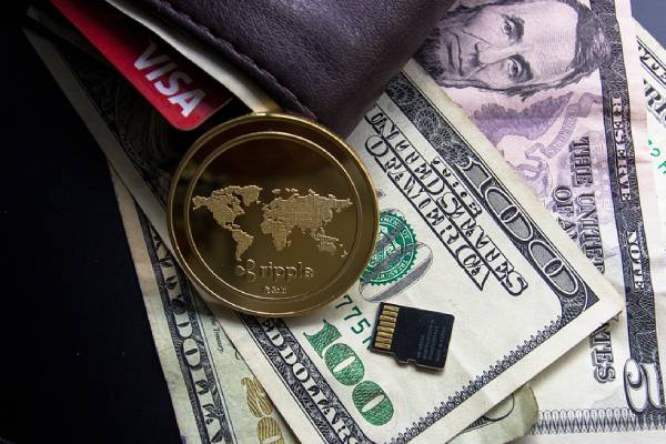 EU también demanda a Coinbase tras acciones legales contra Binance
