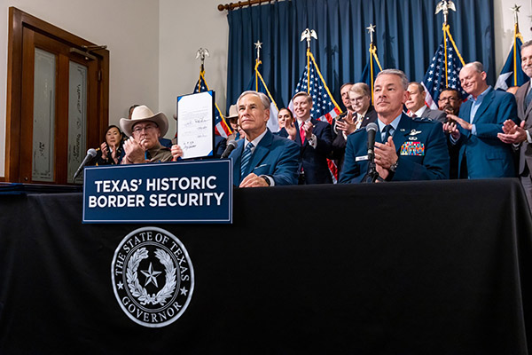 Greg Abbott asegura que su enemigo principal son los cárteles mexicanos