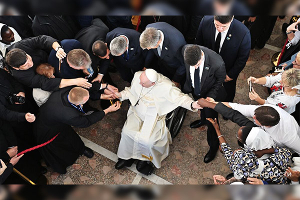 El papa Francisco ha pasado bien su tercera noche en el hospital