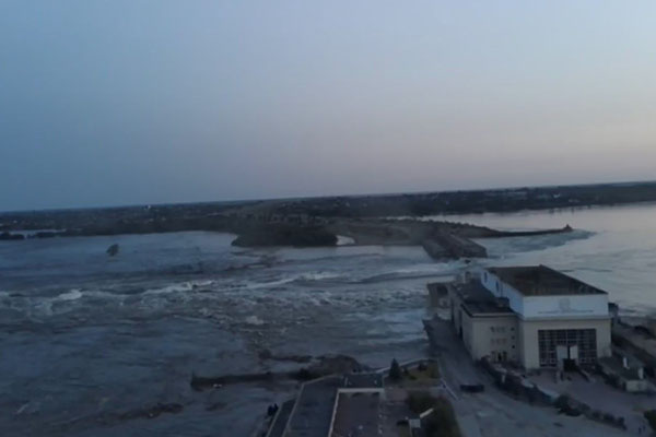 Número de muertos llega a 17 después de la destrucción de la presa de Kajovka