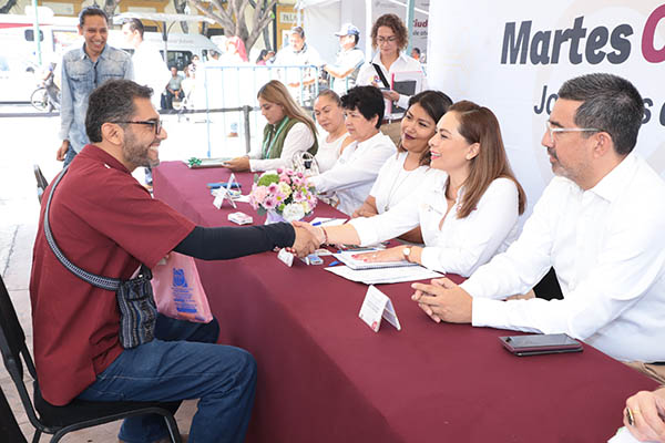 Acerca SEDIF programas y servicios a Tehuacán