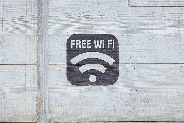 ¿Es seguro usar redes públicas de Wi-Fi?