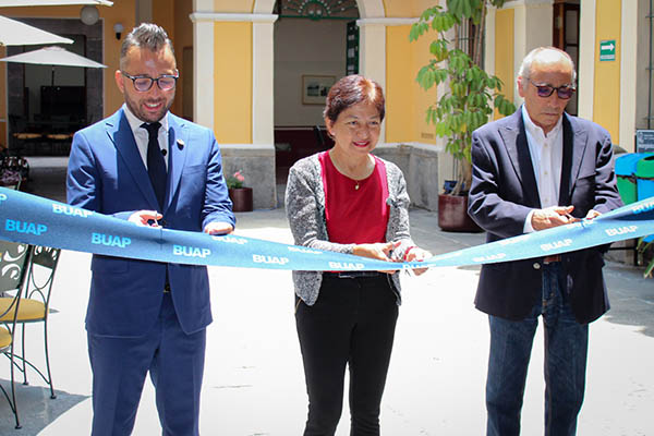 Entrega Lilia Cedillo reinauguración de la Casa Amarilla del ICSyH BUAP
