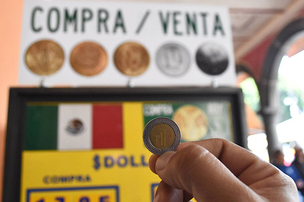 Peso mexicano se coloca en su mejor cotización frente al dólar desde 2016