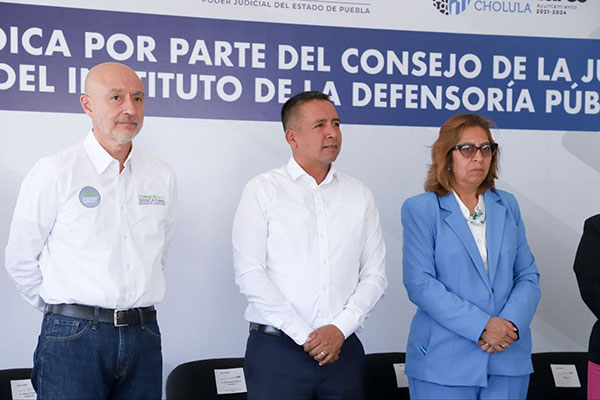 Reciben asesoría jurídica gratuita vecinos de la Delegación Atlixcáyotl