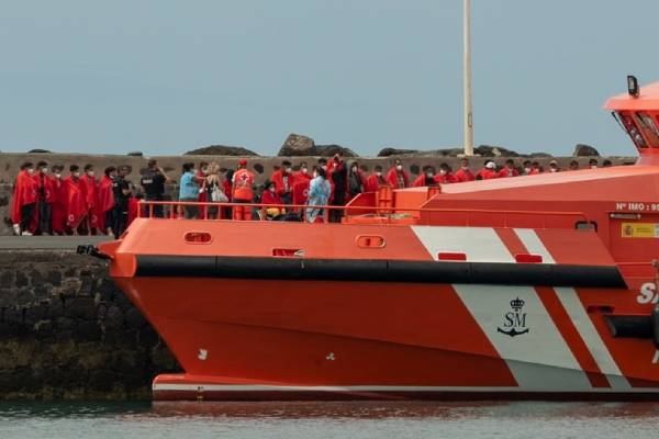 Un niño muerto y numerosos desaparecidos en trágico hundimiento cerca de Gran Canaria