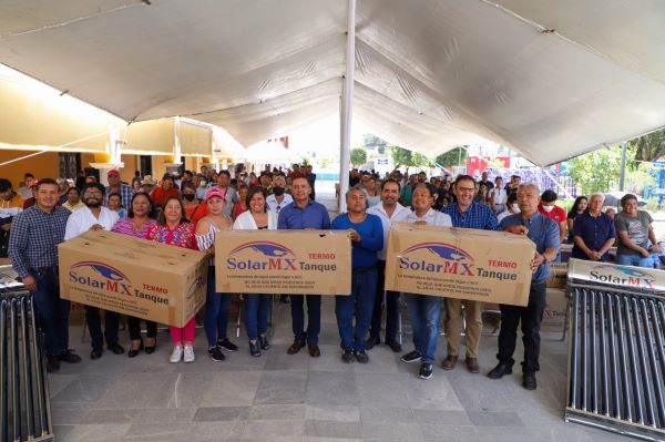 Benefician a 150 familias sanandreseñas con la entrega de calentadores solares