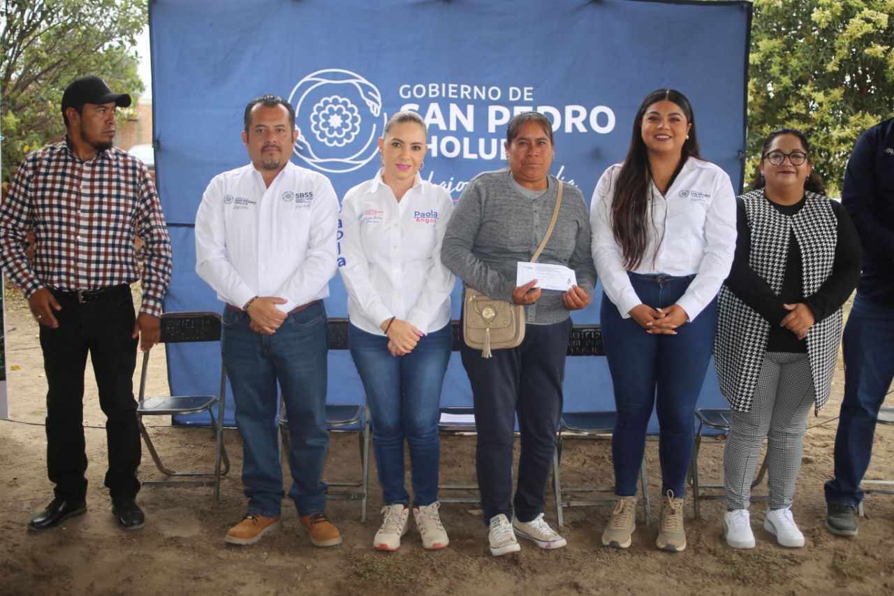 Paola Angon continúa beneficiando al campo cholulteca, ahora con entrega de ovinos