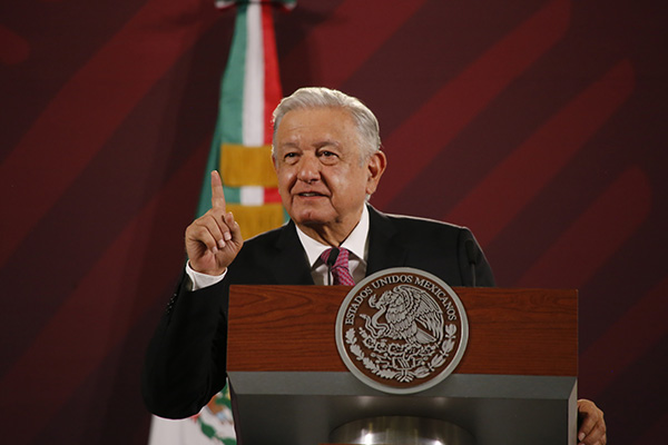 AMLO envía misiva a la SCJN para cuestionar sueldos de jueces