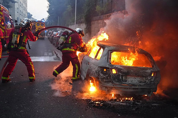 Disturbios en Francia por muerte de un adolescente a manos de policías