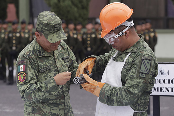 Fuerzas armadas destruyen más de 430 armas decomisadas en Puebla