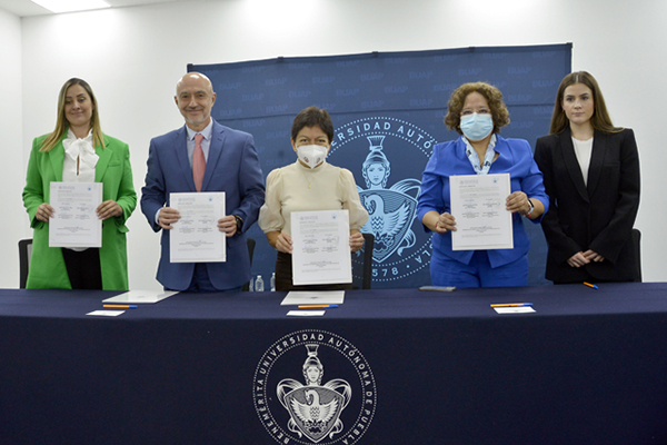 BUAP establece vínculos sólidos en beneficio de la práctica profesional: Lilia Cedillo