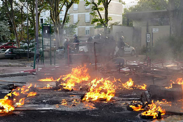 Continúa la violencia en Francia tras asesinato de adolescente por un policía
