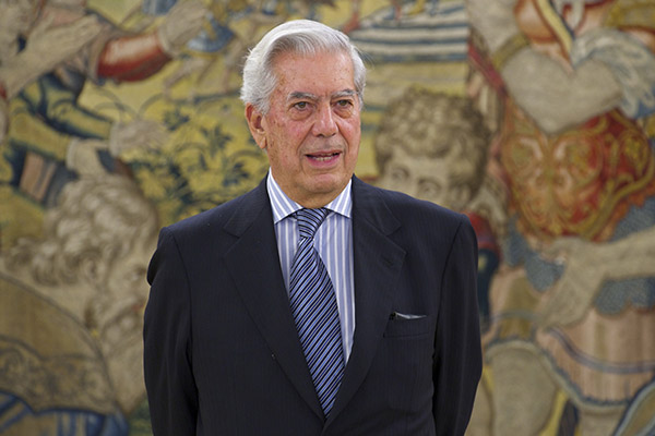 Mario Vargas Llosa está hospitalizado por covid-19