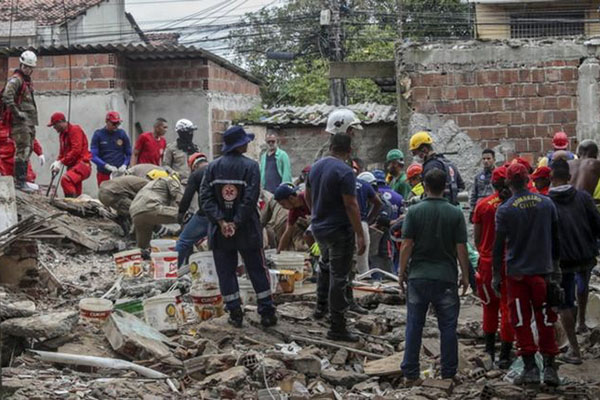Sube a 11 cifra de muertos tras desplomarse edificio en ciudad brasileña de Recife