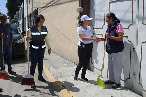Paola Angon lleva jornada “Barremos Chula mi Cholula” al Barrio de Jesús