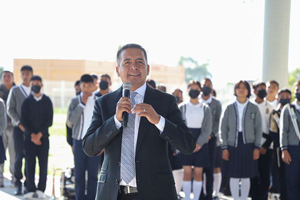 Preside Tlatehui ceremonia cívica en primaria de San Antonio Cacalotepec