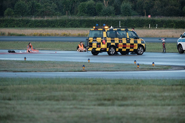 Alemania: ecoactivistas bloquean pistas en aeropuertos de Düsseldorf y Hamburgo
