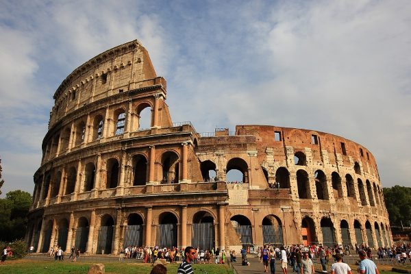 Otro turista es denunciado por dañar el Coliseo de Roma; es el tercero en pocas semanas