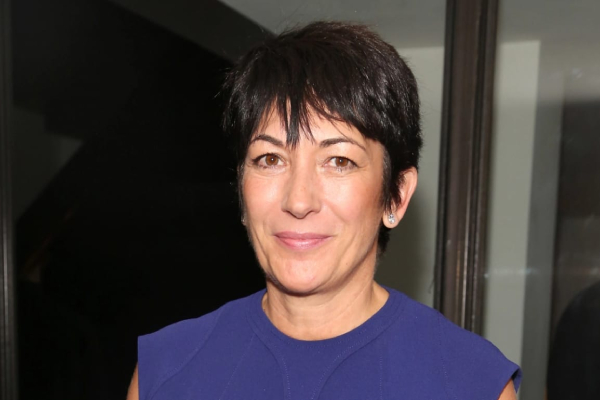 Ghislaine Maxwell acusa de abuso sexual a guardia de prisión