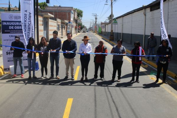 Paola Angon entrega rehabilitación de la calle 3 sur a familias de Xixitla