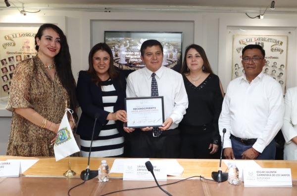 Reconocen en la Comisión de Migración el mérito emprendedor de poblano en EU