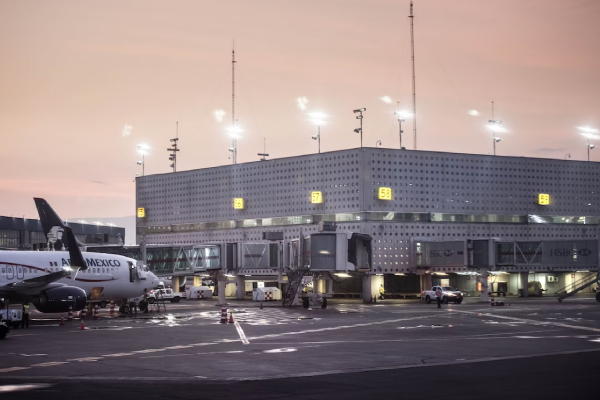 Roban un avión del AICM tras permanecer resguardado por casi dos décadas