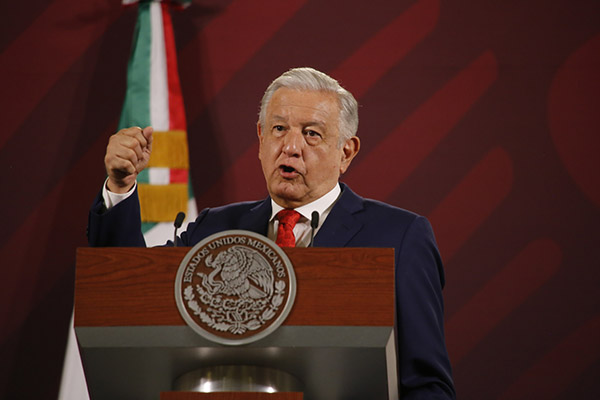 AMLO se lanza contra la SCJN y defiende a Cuauhtémoc Blanco